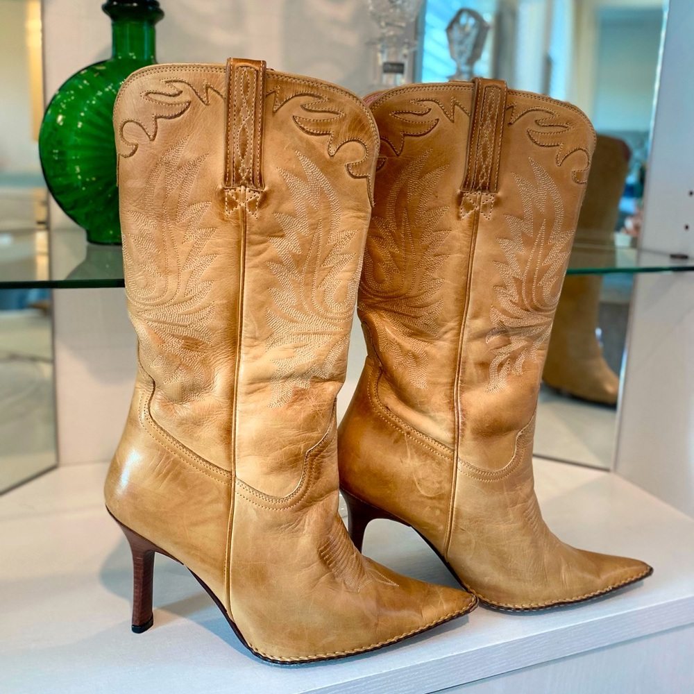 Charlie 1 Horse by Lucchese Boots. Stunning!